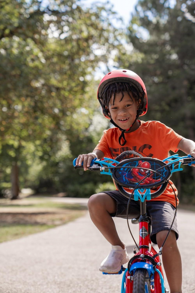 Bicicleta pentru copii Huffy Spiderman 16 inch cu roti ajutatoare - 1 | YEO