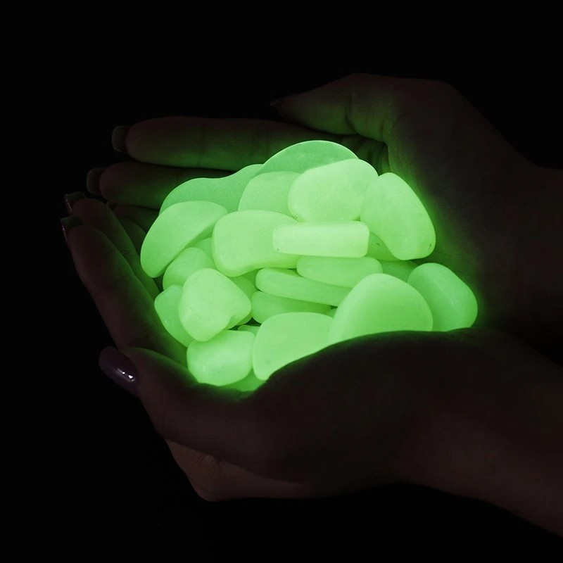 Pietricele fosforescente translucide care lumineaza verde, decorative, 3-5 cm cantitate 1000 gr - 2