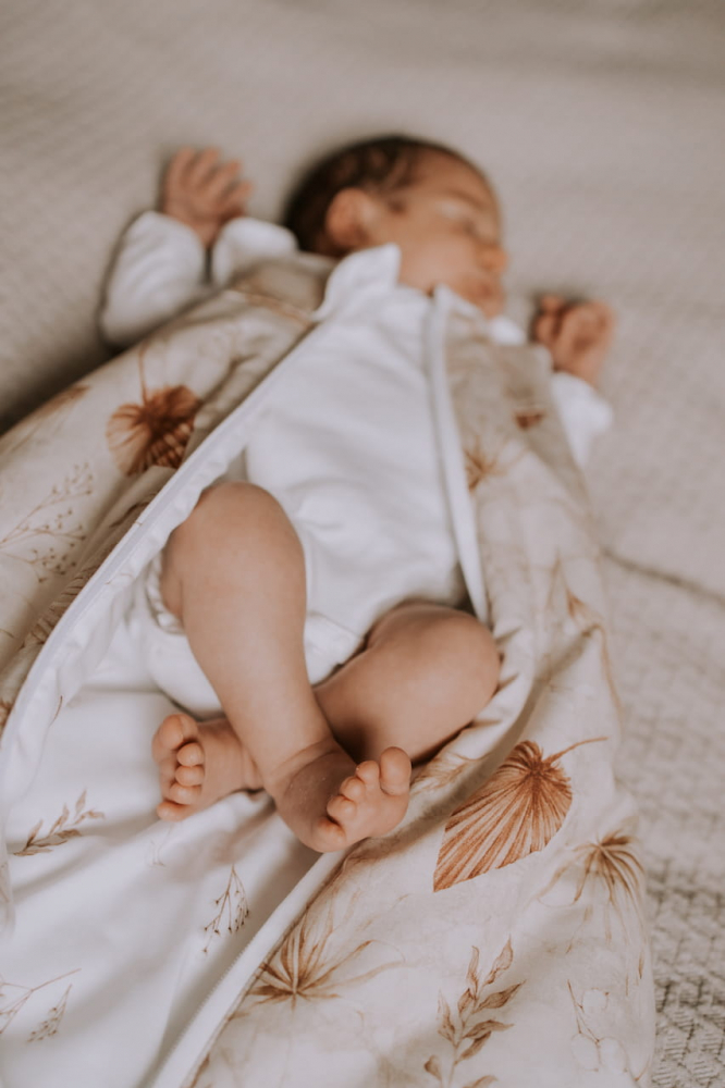 Sac de dormit din bumbac 0-4 luni Newborn Boho Sand Sleepee 2,5 tog