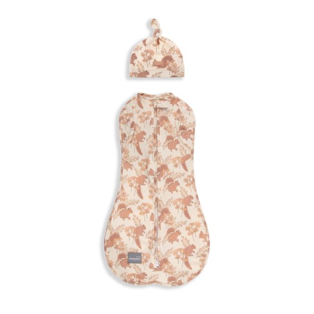 Saculet Swaddle infasat nou nascut + caciulita First Step Animale Epoca Almond Sleepee