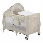 Patut pliabil, Lionelo, Sven Plus, 120x60 cm, Cu doua nivele, Cu arcada jucarii, masuta de infasat, vibratii, melodii, conform cu standardele europeane de securitate EN716 si EN12221, Bej Latte