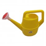 Stropitoare de jucarie pentru copii Huby Toys Yellow cu maner si capat cu floricica, dimensiune 25 x 9.5 x 17 cm