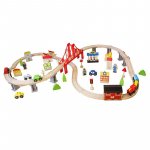 Trenulet lemn, cale ferata 110x60x30 cm, masini, oras, benzinarie, spital, diverse piese lemn multicolore
