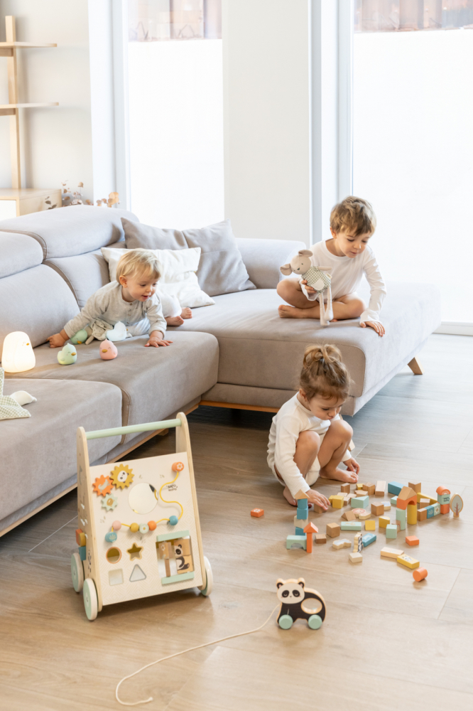 Antemergator Saro Baby din lemn FSC cu activitati - 1