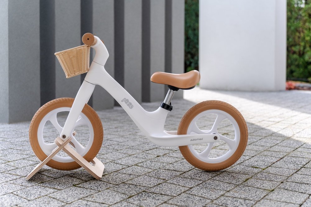 Bicicleta fara pedale pentru copii, Adamex Pixie, cu roti de 12 inch din spuma PU, cu cosulet, design retro, scaun reglabil, inaltime sezut 33-43 cm, sarcina maxima admisa 50 kg, 2-6 ani, Snow White - 1 | YEO
