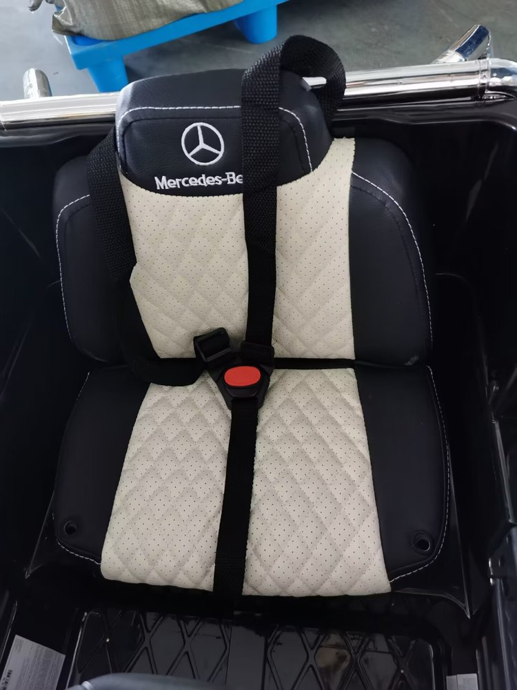 Masinuta electrica pentru copii Mercedes Benz G63 6x6 Black, cu telecomanda 2.4G, motor 6 x 45W, baterie 12V10Ah, cu faruri, roti din EVA, sistem audio integrat USB si MP3 AUX, dimensiune 120 x 68 x 61 cm - 5
