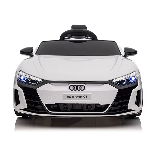 Masinuta electrica pentru copii cu licenta Audi RS E-Tron GT White,Scaun piele,Roti EVA, Acumulator 12V 4,5Ah,Incarcator inclus,Centura de siguranta,Lumini LED,Functie Slow Start,Afisaj cu indicator baterie,Usi cu deschidere