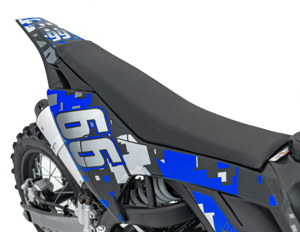 Motocicleta cross pe benzina Immortal Blue, cu ardere interna de 110cm3 racit cu aer si actionat pe lant, pornire e-start, cu cilindru in 4 timpi, frane cu disc hidraulic, suspensii, pana la 60 kmh - 8