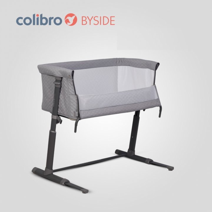 Patut Co-Sleeper 2 in 1 pentru copii Colibro BySide Bassinet, cu saltea inclusa, inaltime reglabila pe 9 nivele si unghi de inclinare de 30 de grade, sistem automat de retractare picioare, dimensiune 93 x 58 cm, Dove