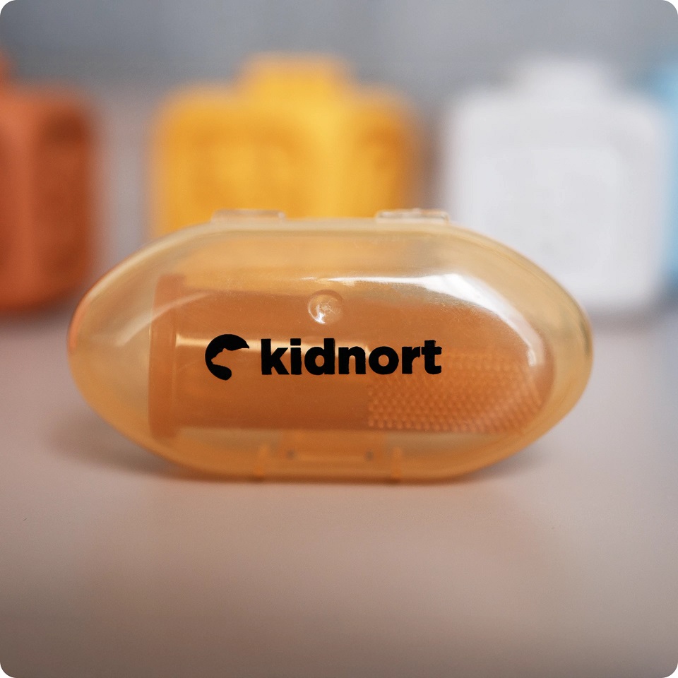 Periuta de dinti Kidnort, Blomka , sterilizabila, din silicon medical moale si flexibil, dimensiune universala - 1 | YEO