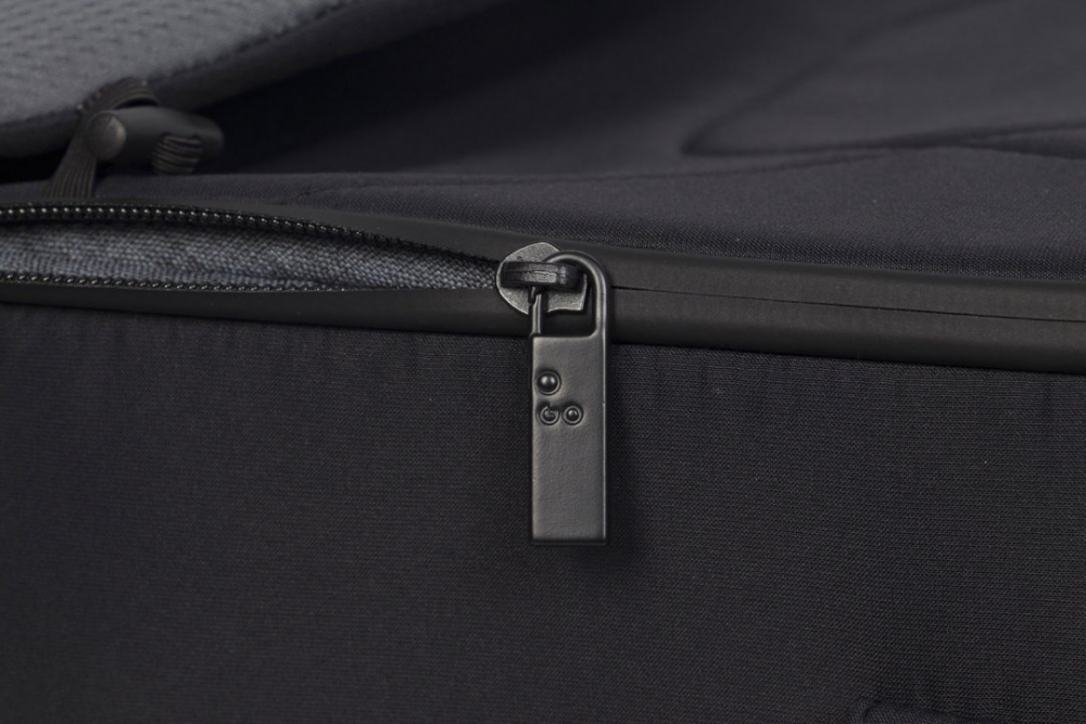 Port bebe Easy Go Echo Carrier, cu intaritura si manere pentru transport, cu husa de picioruse si capotina, dimensiune 75 x 30 x 20 cm, Ebony Black - 1