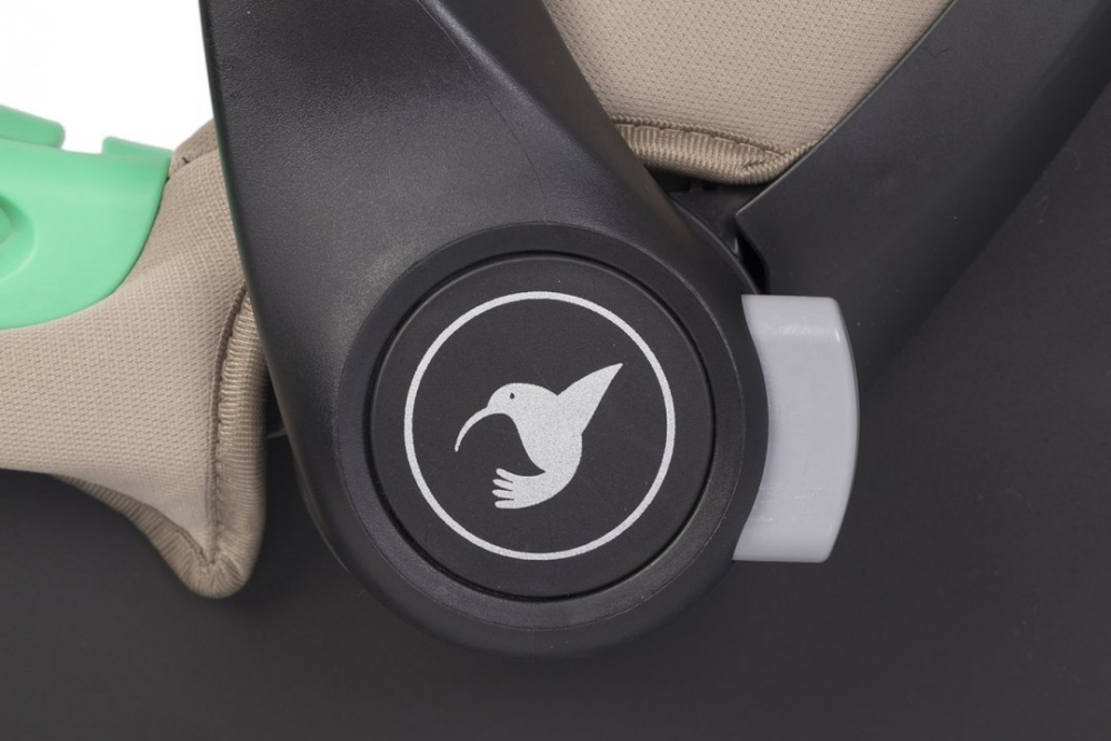 Scoica auto Colibro Petit i-Size, omologata R129, cu tetiera reglabila, copertina ajustabila, maner de transport ajustabil, pentru copii intre 40-87 cm sau 0-13 kg, Camel