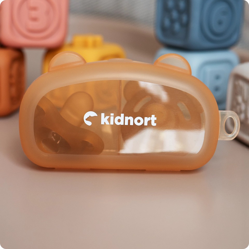 Set 2 suzete din silicon Kidnort Happling, ortodontica si simetrica, Sterilizabile, cu orificii de ventilatie, de la 0 la 18 luni, fara BPA - 3 | YEO