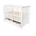 Patut din lemn si MDF Nichiduta Megan II Alb cu sertar,sistem 2 bare detasabile,bariera de protectie inclusa,vopsele ecologice pe baza de apa,margini rotunjite,dimeniuni interioare 120x60cm