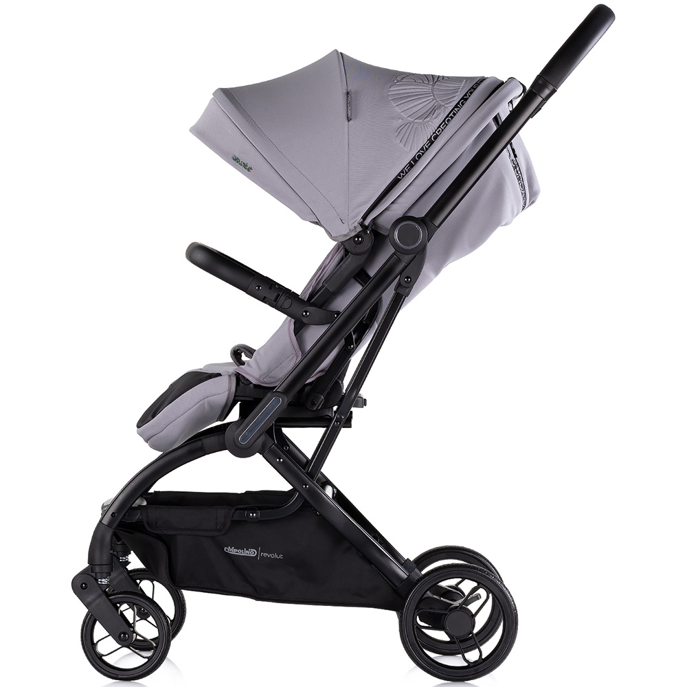 Carucior sport Chipolino Revolut Cloud Grey cu sezut rotativ, varsta 0+, greutate admisa 22 kg, spatar reglabil, bara de siguranta detasabila si roti cu suspensii
