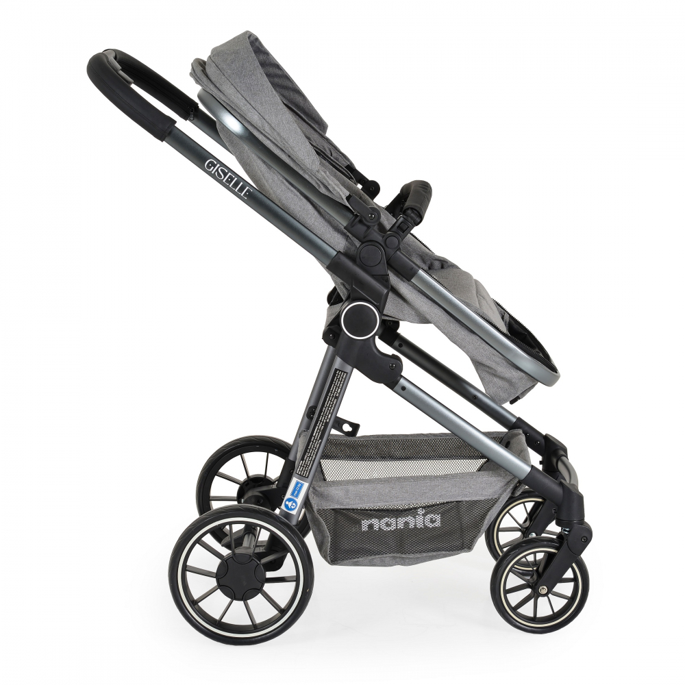 Carucior transformabil 3in1 Nania Giselle Gray cu sezut reversibil,pana la 4 animaxim 22kg,Scaun auto I-Size,spatar reglabil,capotina XXL,pliere compacta cu unitate scaun,roti rezistente,husa pentru picioare inclusa