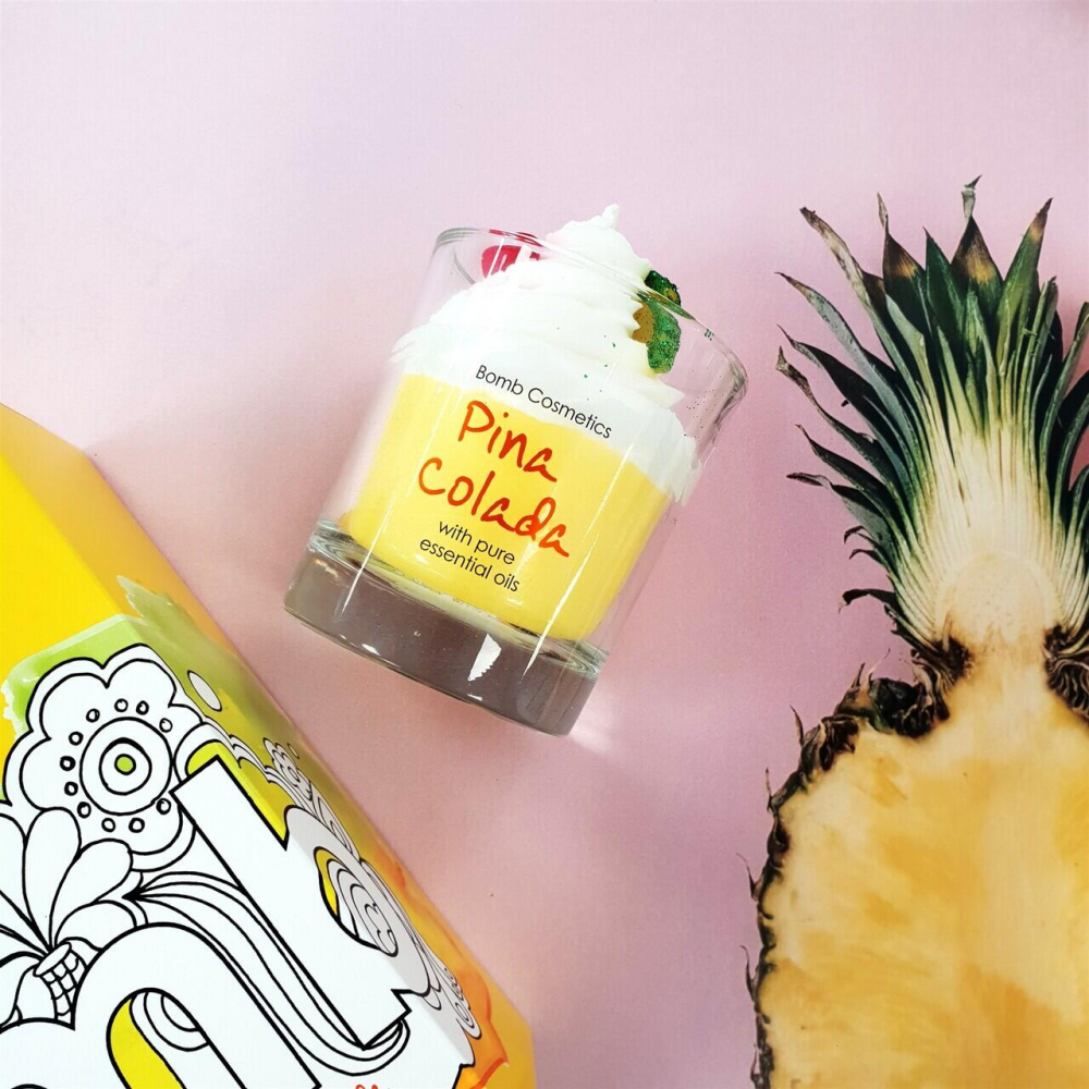 Lumanare parfumata 160g Pina Colada Piped Candle Bomb Cosmetics - 1