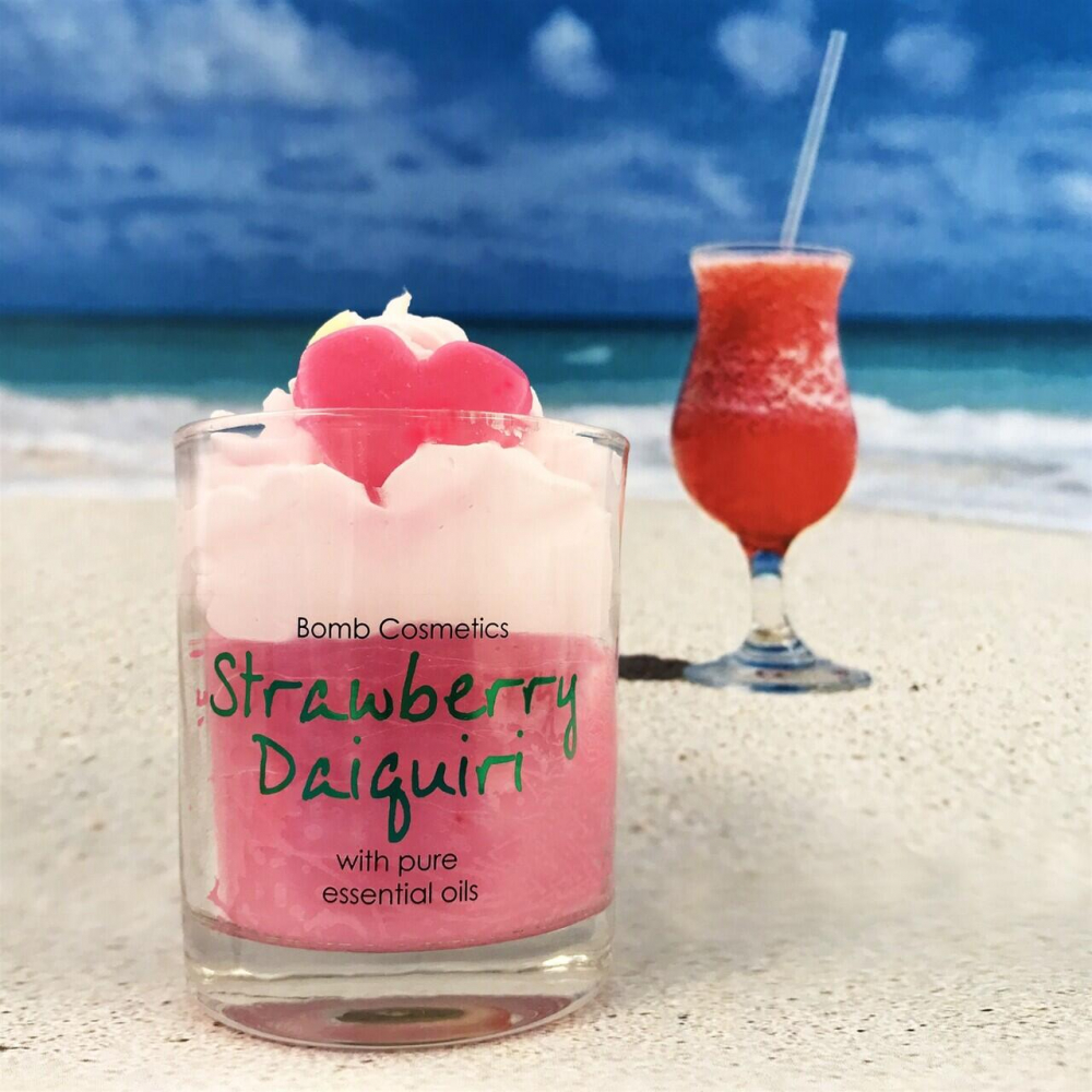 Lumanare parfumata 160g Strawberry Daiquiri Piped Candle Bomb Cosmetics - 1