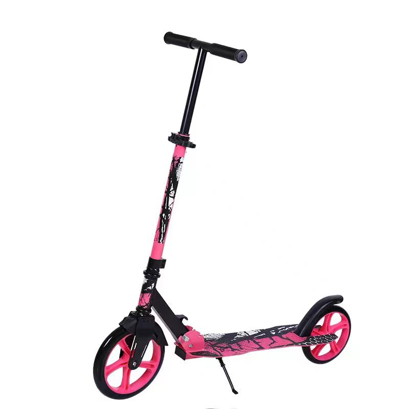 Trotineta copii si adolescenti Novokids Funky Camo PRO Roz Camuflaj, maxim 100 kg, functie Super Brake, diametru roata fata 230 mm - 2