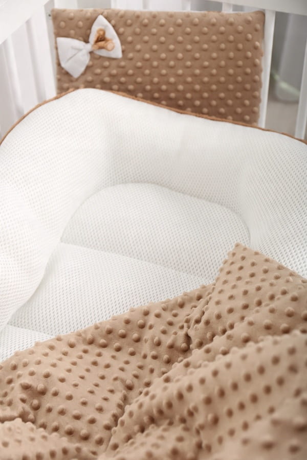 Set paturica dubla 75x55 cm si pernuta asortata 25x35 cm pentru copii BabyMam, model minky bej - 6