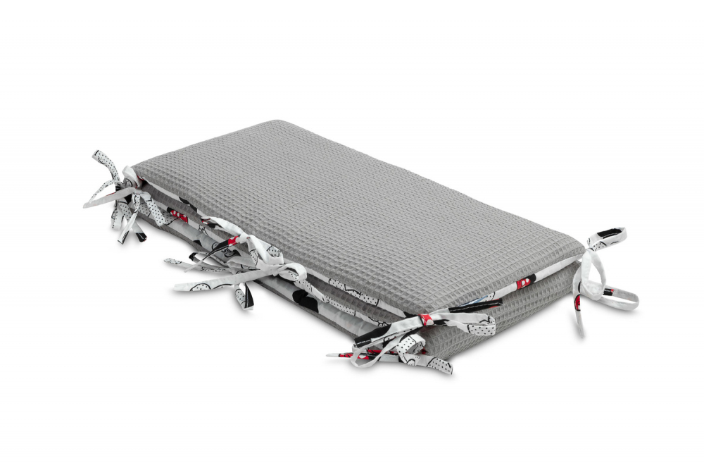 Aparatoare pentru patut Sensillo Waffle Mice Grey 180x30cm cu doua fete din bumbac, umplutura antialergica,prindere cu panglici