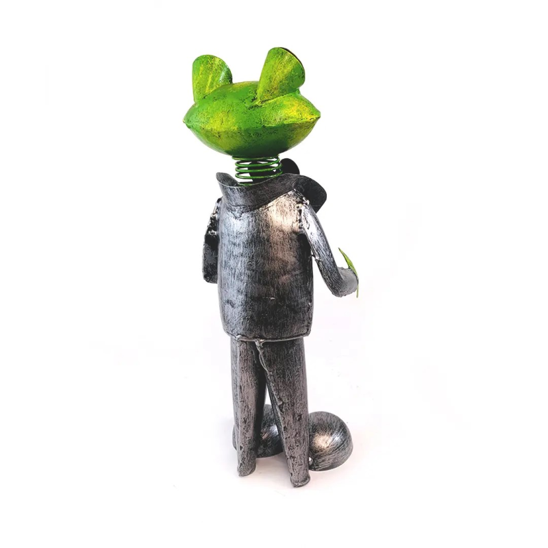 Decoratiune gradina Broscoi in costum - 3