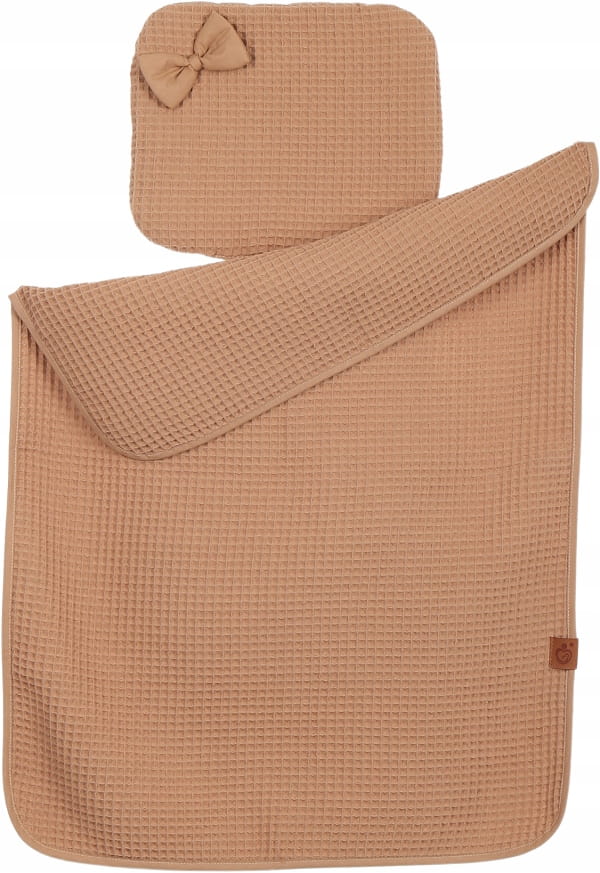 Set paturica 77x57 cm si perna 25x30 cm, pentru copii BabyMam, din 100 bumbac, cu umplutura anti-alergenica, design unic wafel cappuccino - 3
