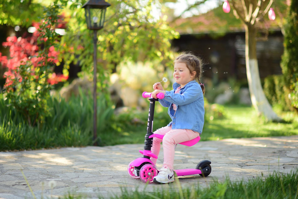 Trotineta pentru copii Smart Pink Flowers, 3 roti LED, scaun reglabil si detasabil, ghidon reglabil, greutate suportata 20 kg, varsta 3 ani+ - 7