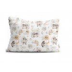 Fata de perna antialergica pentru copii BabyMam Beige Bears realizata din 100% bumbac respirabil, inchidere cu fermoar, dimensiune 40x60 cm