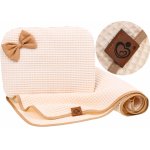 Set paturica 77x57 cm si perna 25x30 cm, pentru copii BabyMam, din 100% bumbac, cu umplutura anti-alergenica, design unic waffle bej