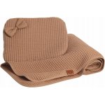 Set paturica 77x57 cm si perna 25x30 cm, pentru copii BabyMam, din 100% bumbac, cu umplutura anti-alergenica, design unic wafel cappuccino