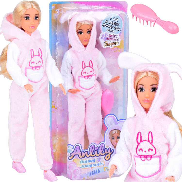 Papusica Anlily cu membrele mobile, parul lung si blond, in costumatie de iepuras roz, inaltime 30 cm