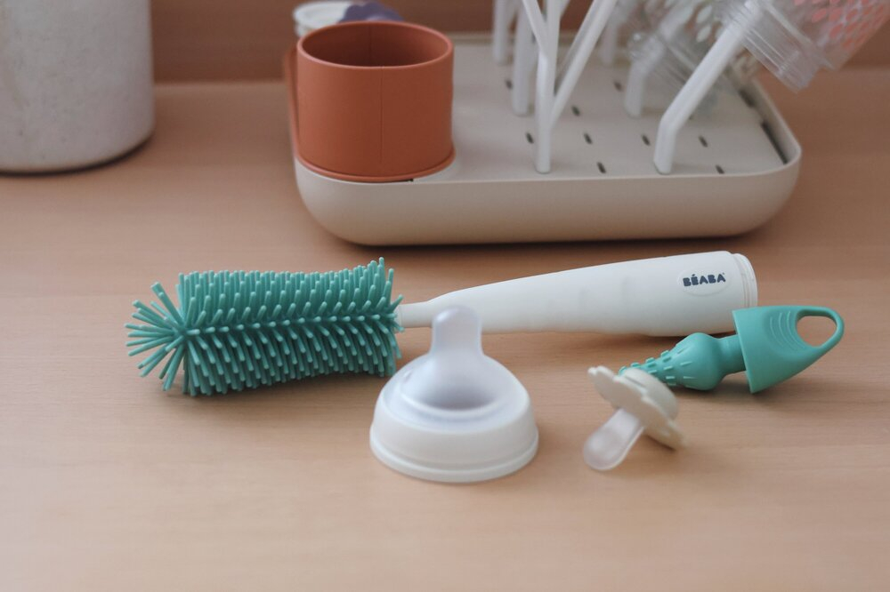 Perie din silicon Beaba 2 in 1 Sage Green - 1 | YEO