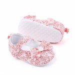 Pantofiori albi cu floricele rosii 9-12 luni marime 20