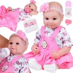 Papusa bebelus pentru copii, accesorizata cu salopeta roz si bentita asortate, inaltime 50 cm, aspect de bebelus adevarat