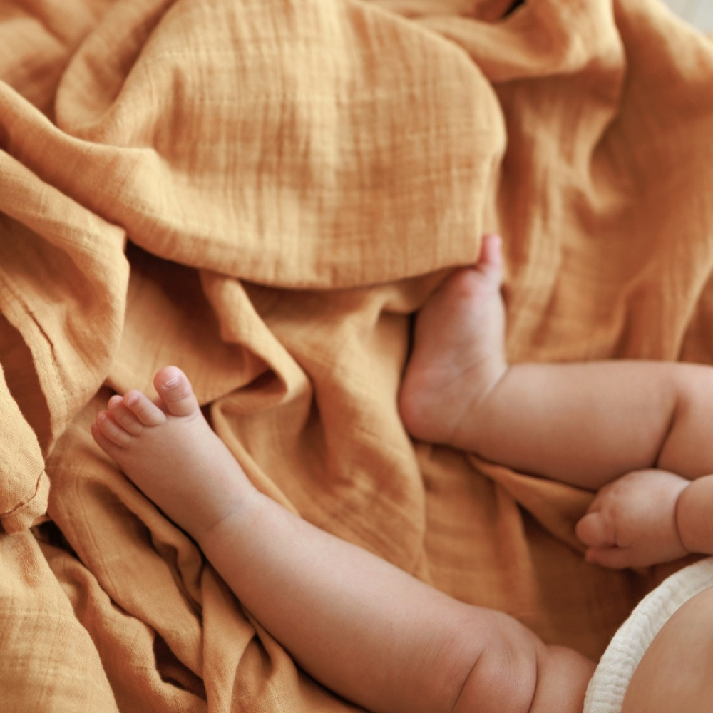 Muselina multifunctionala din bumbac organic 120x120 cm Onino Hug.me Honey Gold - 4