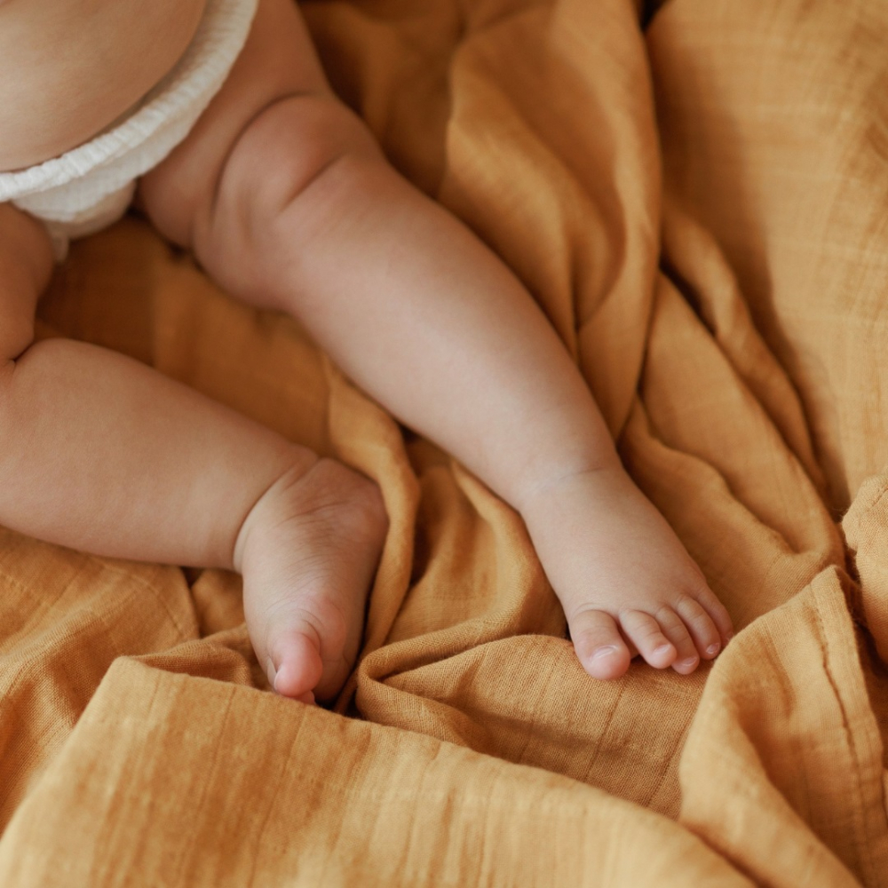 Muselina multifunctionala din bumbac organic 120x120 cm Onino Hug.me Honey Gold - 5