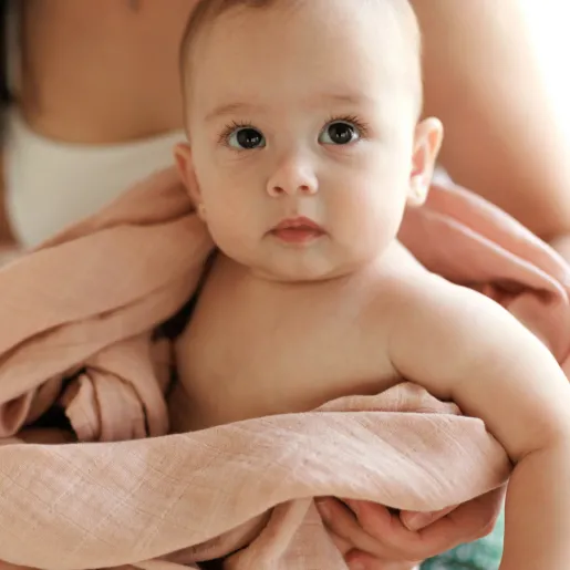 Muselina multifunctionala din bumbac organic 120x120 cm Onino Hug.me Sandy rose - 3