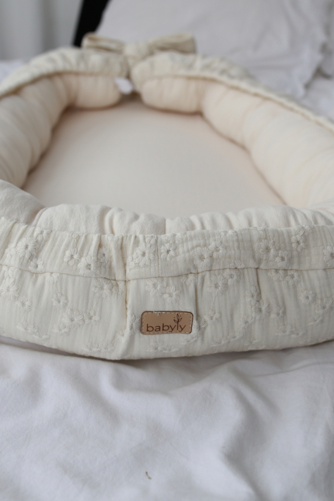 Suport de dormit babynest BabyLy din bumbac brodat Lilly cu funda 70x50 cm - 4