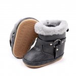 Cizmulite gri pentru bebelusi cu blanita pufoasa pe margini 6-9 luni marime 19