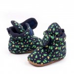 Cizmulite bleumarin cu imprimeu verde si galben 9-12 luni marime 20