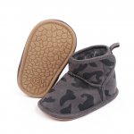 Ghetute pentru baietei Grey time 3-6 luni marime 18