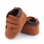 Ghetute maro din material tip piele intoarsa 3-6 luni marime 18