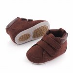 Ghetute maro inchis din material tip piele intoarsa 6-9 luni marime 19