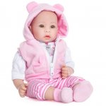 Papusa bebelus interactiv Doris Pola 40 cm cu hainute detasabile,hanorac cu gluga si urechiuse roz,salopeta si botosei,corp moale in cutie cadou