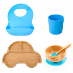 Set diversificare pentru copii Oaki castron si farfurie masinuta din bambus cu lingurita, pahar si baveta albastru