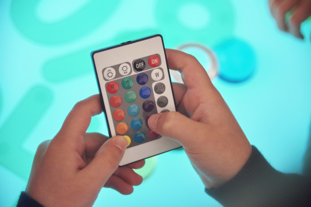 Masa senzoriala luminoasa TickiT - 1