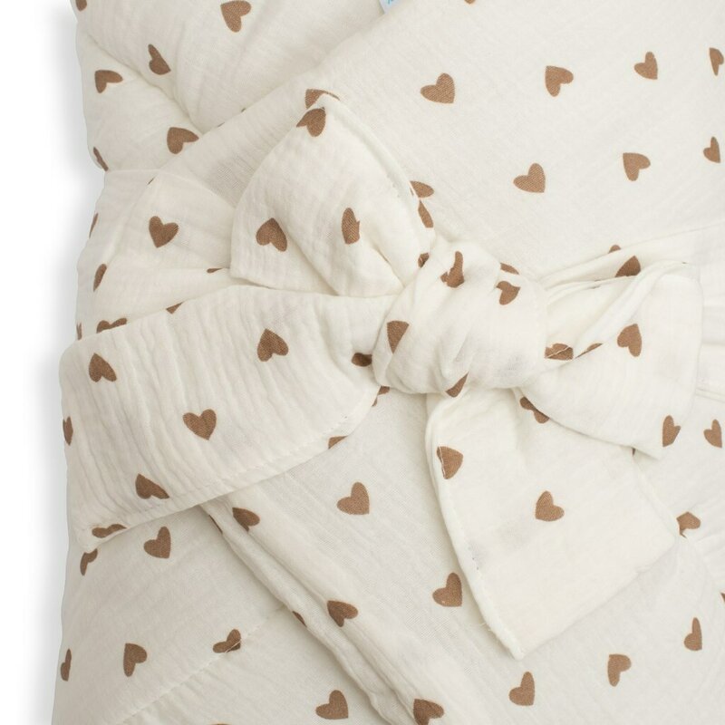 Paturica de infasat din muselina New Baby Little Heart 75x75 cm inchidere cu panglica