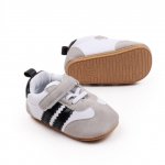 Adidasi alb cu gri si dungi negre 3-6 luni marime 18
