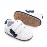 Adidasi albi cu insertie bleumarin pentru copii 3-6 luni marime 18
